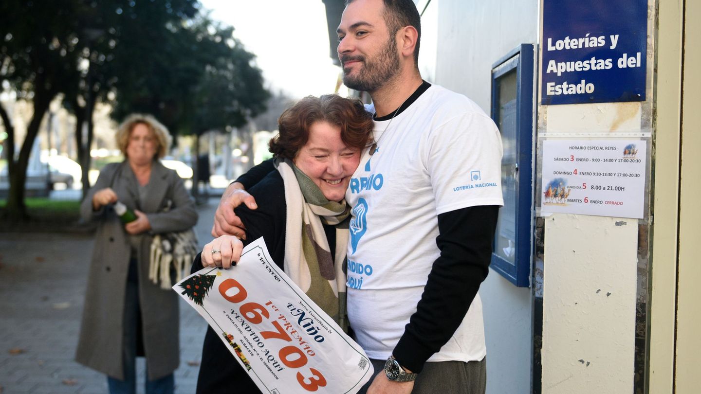 Der Hauptgewinn bei der diesjährigen Jesuskind-Lotterie entfällt dieses Jahr auf die Losnummer 06.703. Foto: Víctor Fernández/EU