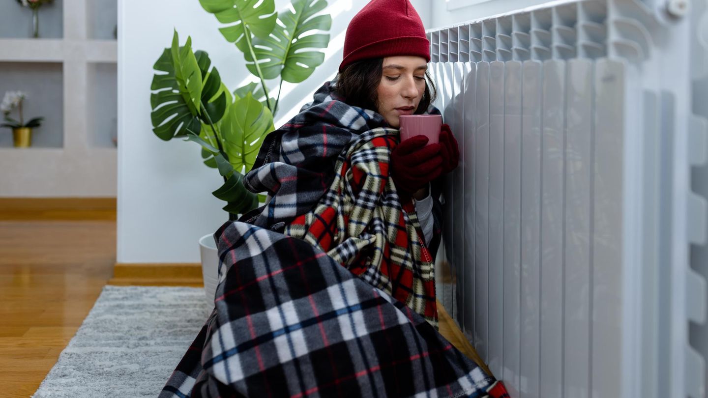 Bibbern in der eigenen Wohnung: Funktioniert die Heizung nicht, haben Mieterinnen und Mieter ein Recht auf Mietminderung