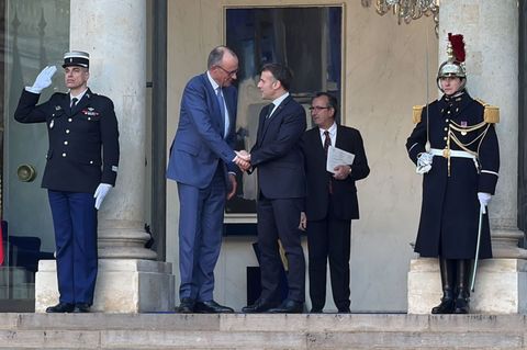 Bundeskanzler Merz nimmt an den Pariser Beratungen zu einer Absicherung eines Waffenstillstands oder Friedens in der Ukraine tei