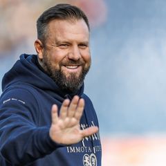 Wieder im Training: Eintracht Braunschweig und Chefcoach Heiner Backhaus. (Archivbild) Foto: Andreas Gora/dpa