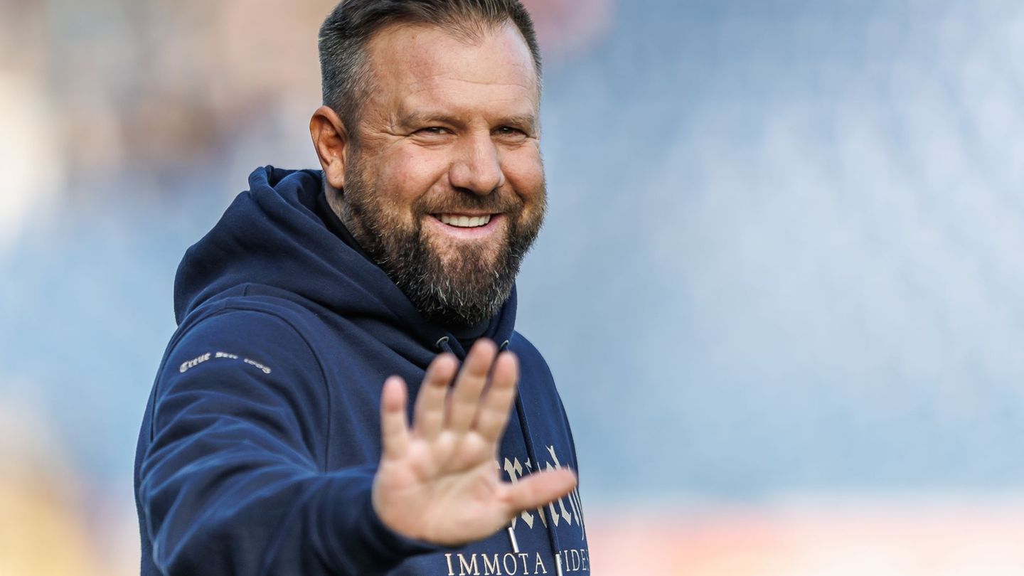Wieder im Training: Eintracht Braunschweig und Chefcoach Heiner Backhaus. (Archivbild) Foto: Andreas Gora/dpa