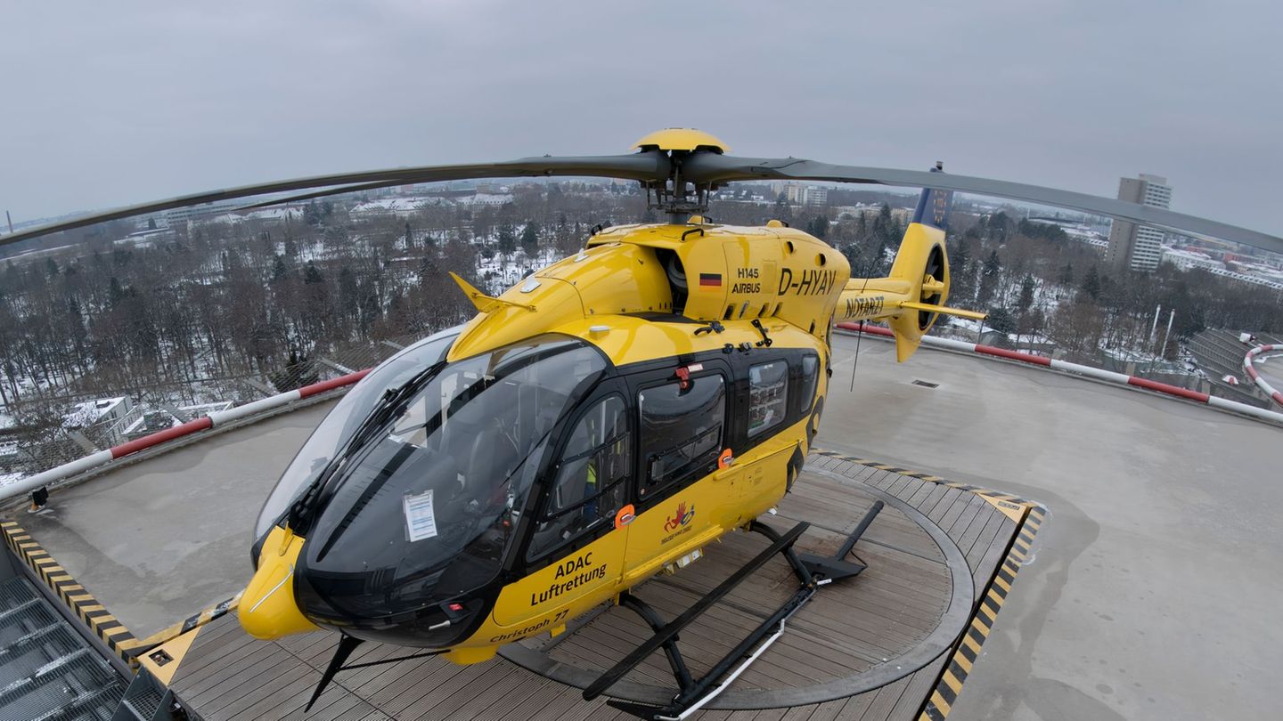 "Christoph 77" fliegt rund um die Uhr Rettungseinsätze. Foto: Boris Roessler/dpa