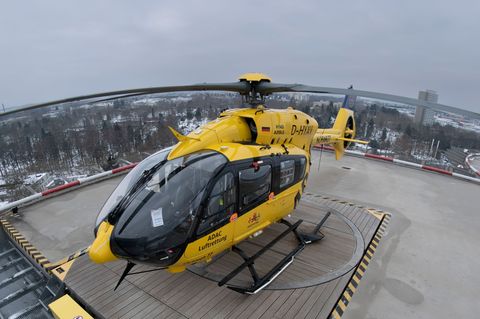 "Christoph 77" fliegt rund um die Uhr Rettungseinsätze. Foto: Boris Roessler/dpa