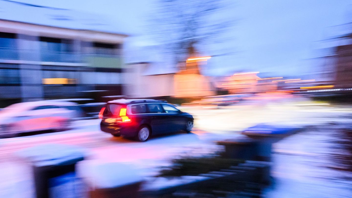 Zwei Schulsporthallen können derzeit nicht genutzt werden. (Symbolbild) Foto: Julian Stratenschulte/dpa
