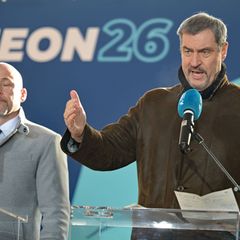 CSU-Chef Söder und Landesgruppenchef Hoffmann (links) fordern wie CDU-Chef Merz eine klare Priorität der Regierungsarbeit auf Wi