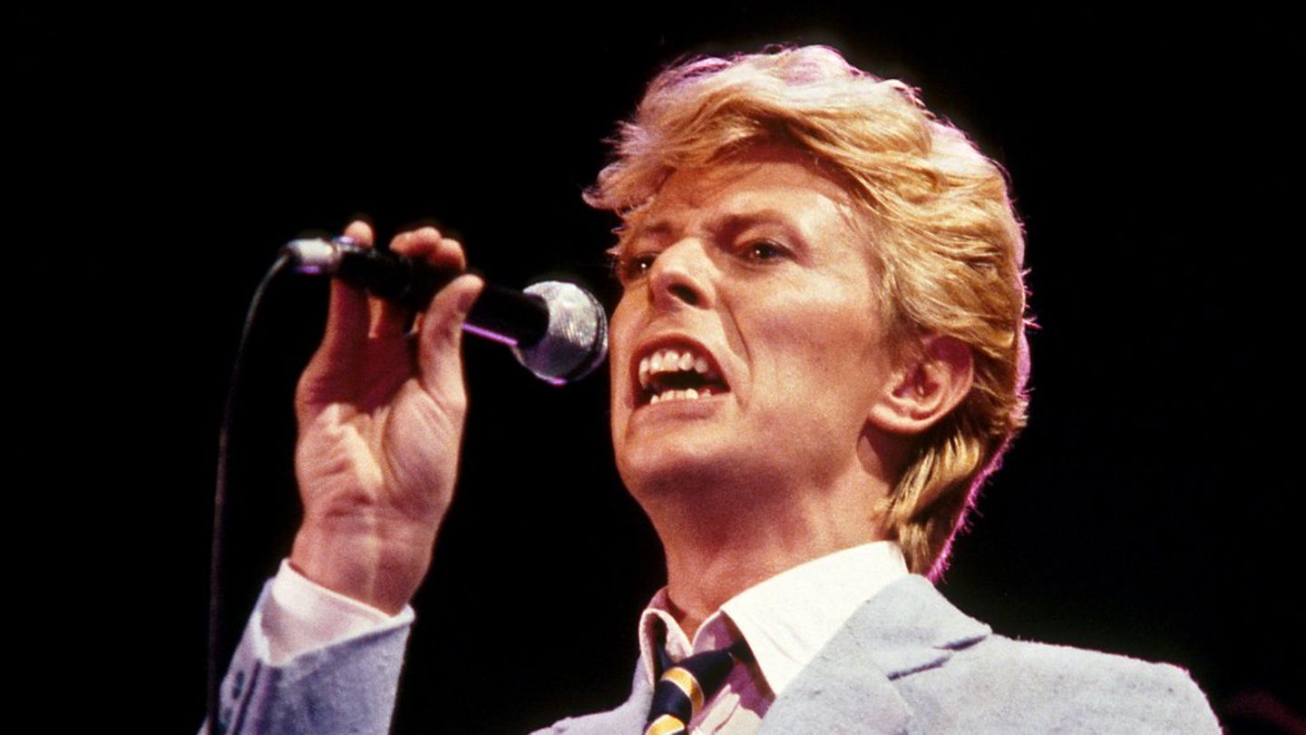 David Bowie veröffentlichte seinen Hit "Heroes" 1977.