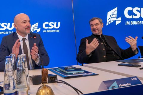 CSU-Landesgruppenchef Alexander Hoffmann (l.) CSU-Chef Markus Söder beim Auftakt der Winterklausur im Kloster Seeon