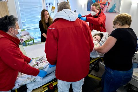 Die Pflegeeinrichtung war vom großflächigen Stromausfall im Südwesten Berlins betroffen, weshalb die Bewohner kurzfristig umzieh