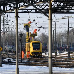 Eine beschädigte Oberleitung am Bahnhof Riesa sorgte für massive Einschränkungen im Zugverkehr zwischen Dresden und Leipzig. Fot