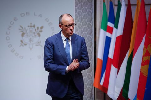 Lange hat Merz gezögert, jetzt sagt er eine militärische Beteiligung an der Absicherung eines Waffenstillstands in der Ukraine z