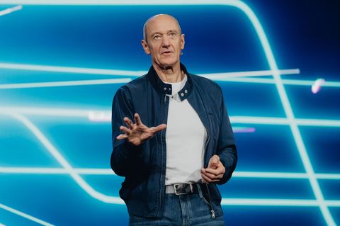 Siemens-CEO Roland Busch kündigt auf der Technikmesse CES 2026 mehrere Initiativen zum KI-Einsatz in der Industrie an. Foto: Unc