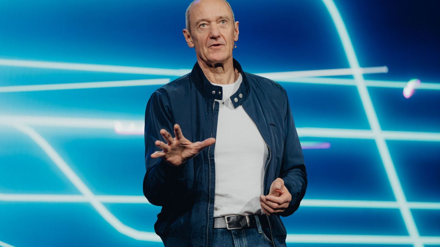 Siemens-CEO Roland Busch kündigt auf der Technikmesse CES 2026 mehrere Initiativen zum KI-Einsatz in der Industrie an. Foto: Unc