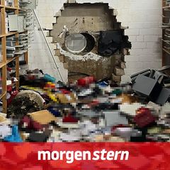 Ein Foto zeigt den aufgebohrten Tresorraum der Sparkasse Gelsenkirchen. In Berlin scheiterte ein Automaten-Einbruch