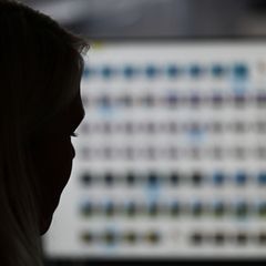 Das Thüringer Landeskriminalamt setzt eine KI-Software ein, die vorliegendes Bild- und Videomaterial darauf prüfe, ob möglicherw