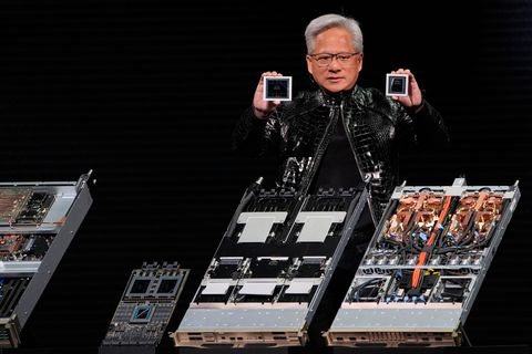Jensen Huang, Chef von Nvidia: Der Chiphersteller profitiert vom Boom um KI. (Archivbild) Foto: John Locher/AP/dpa
