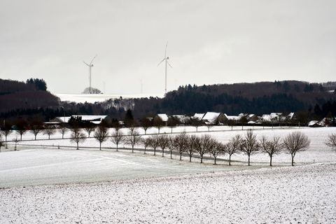 Das Wetter in Rheinland-Pfalz und im Saarland bleibt winterlich. (Archivbild) Foto: Sascha Ditscher/dpa