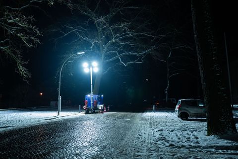 Zehntausende Menschen im Südwesten der Hauptstadt hatten keinen Strom. Foto: Christophe Gateau/dpa