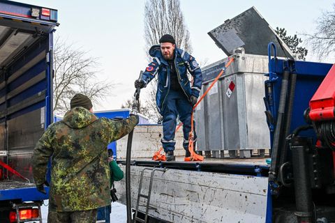 Die Bundeswehr unterstützt das Technische Hilfswerk während des Stromausfalls in Berlin