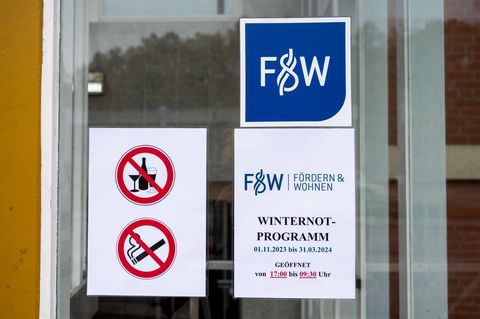 Die Übernachtungseinrichtungen für Obdachlose in Hamburg sind wegen des Winterwetters jetzt ganztägig geöffnet. (Archivbild) Fot