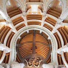 Die Dresdner Frauenkirche bleibt in der kommenden Woche wegen Wartungsarbeiten geschlossen. (Archivbild) Foto: Sebastian Kahnert