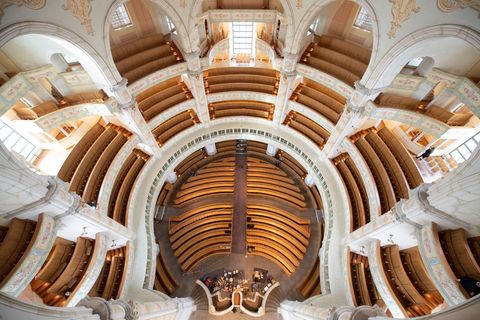 Die Dresdner Frauenkirche bleibt in der kommenden Woche wegen Wartungsarbeiten geschlossen. (Archivbild) Foto: Sebastian Kahnert