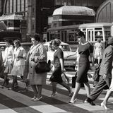 Passantinnen am Hauptbahnhof