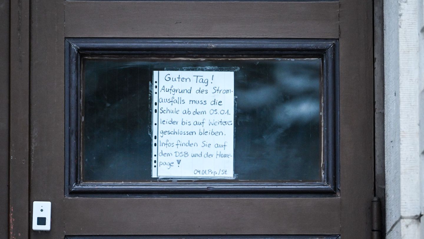 Für betroffene Schülerinnen und Schüler wird eine Notbetreuung angeboten (Archivbild). Foto: Britta Pedersen/dpa