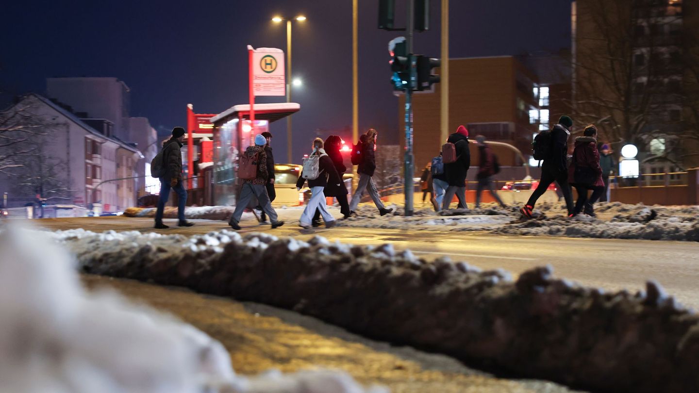 Der Blinden- und Sehbehindertenverein fordert, dass Gehwege so gründlich von Schnee und Eis geräumt werden, dass Orientierungshi