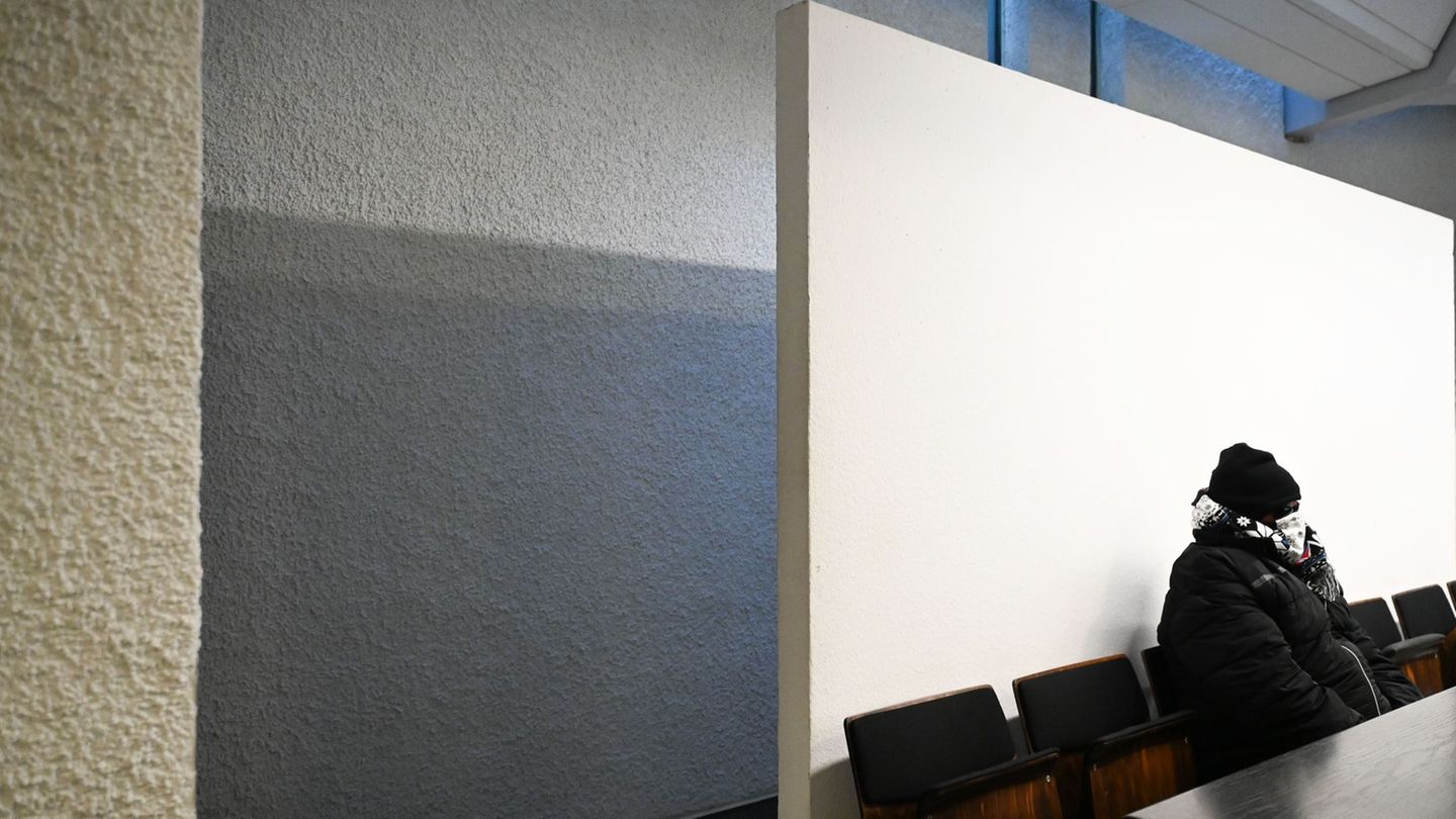 Ein Polizeibeamter soll in die Machenschaften der Mafia verstrickt gewesen sein. Foto: Katharina Kausche/dpa