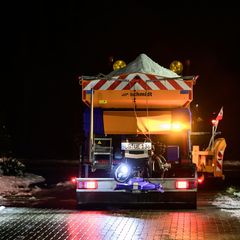 Lieferengpässe beim Streusalz – die Stadt Hildesheim muss den Winterdienst einschränken. (Archivbild) Foto: Philipp Schulze/dpa