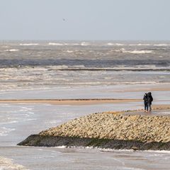 Spaziergänger auf der Nordsee-Insel Norderney