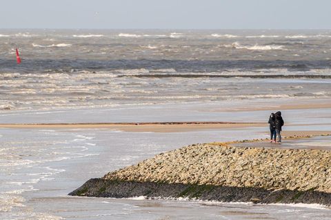 Spaziergänger auf der Nordsee-Insel Norderney