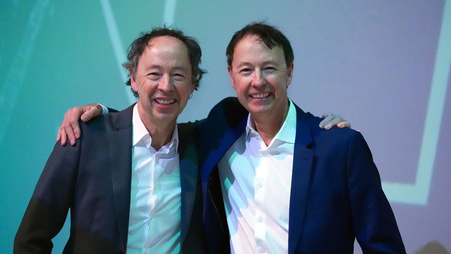 Ob Modelleisenbahn oder Schneelandschaft im Garten - Gerrit und Frederik Braun, Gründer des Hamburger Miniatur Wunderlandes, lie