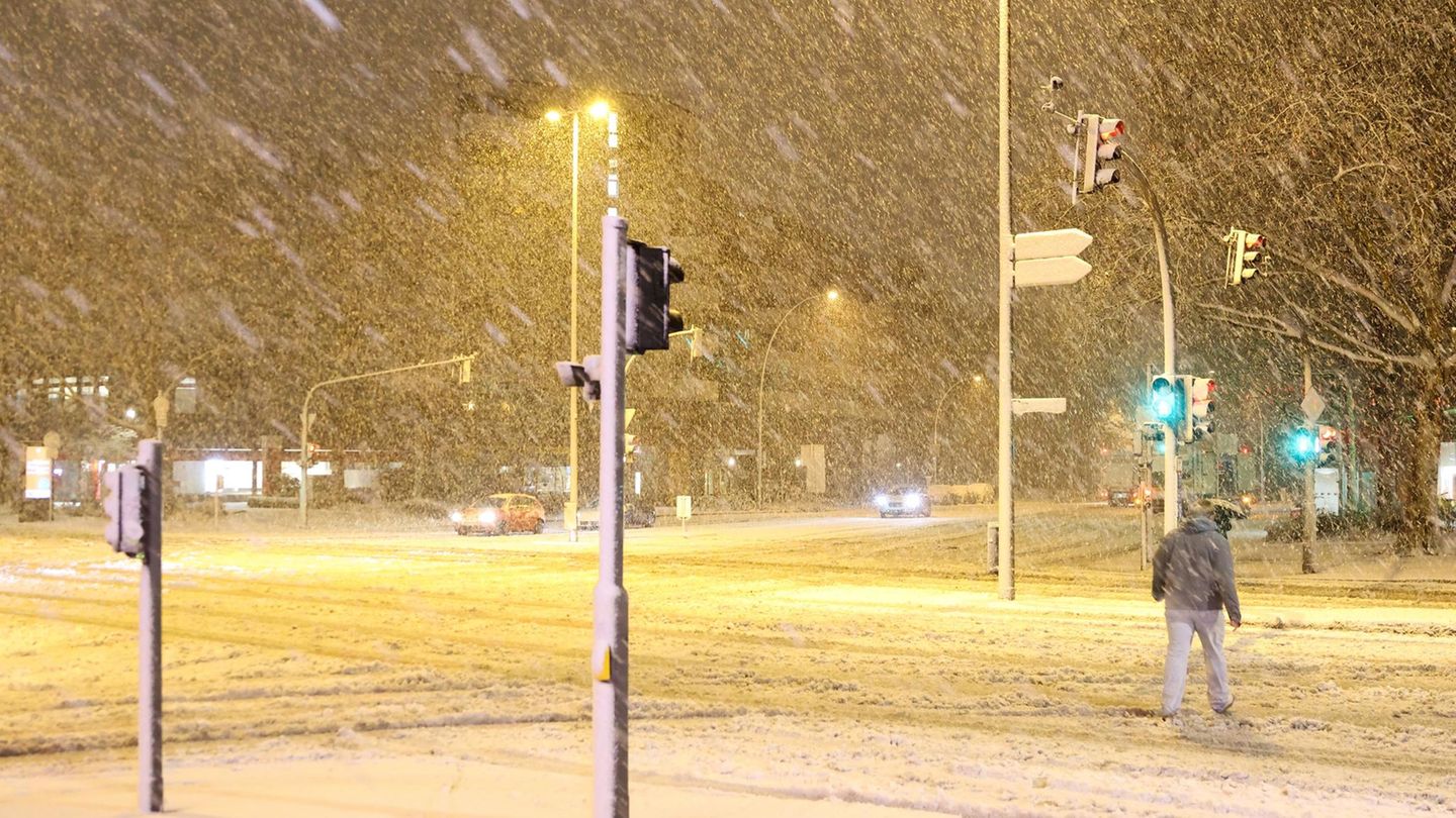 吹雪：ハンブルクの学校は雪が降らない状況に備えています