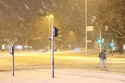 Auch in Hamburg fiel in den vergangenen Tagen viel Schnee. In der Hansestadt bereitet man sich auf Schulausfälle vor
