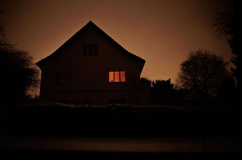 Kerzen im Wohnzimmer: Tausende Haushalte waren in Berlin vom Stromausfall betroffen