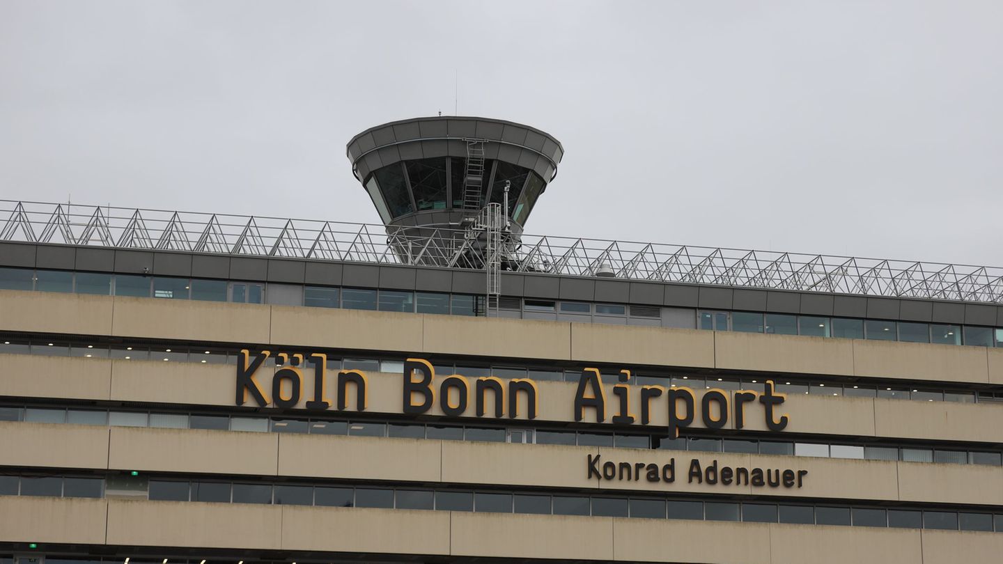 Es geht aufwärts mit den Passagierzahlen am Flughafen Köln/Bonn. (Archivbild) Foto: Sascha Thelen/dpa