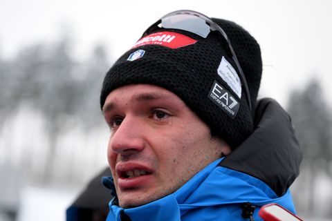 Bei der Erinnerung an seinen Freund weint Tommaso Giacomel. Foto: Hendrik Schmidt/dpa