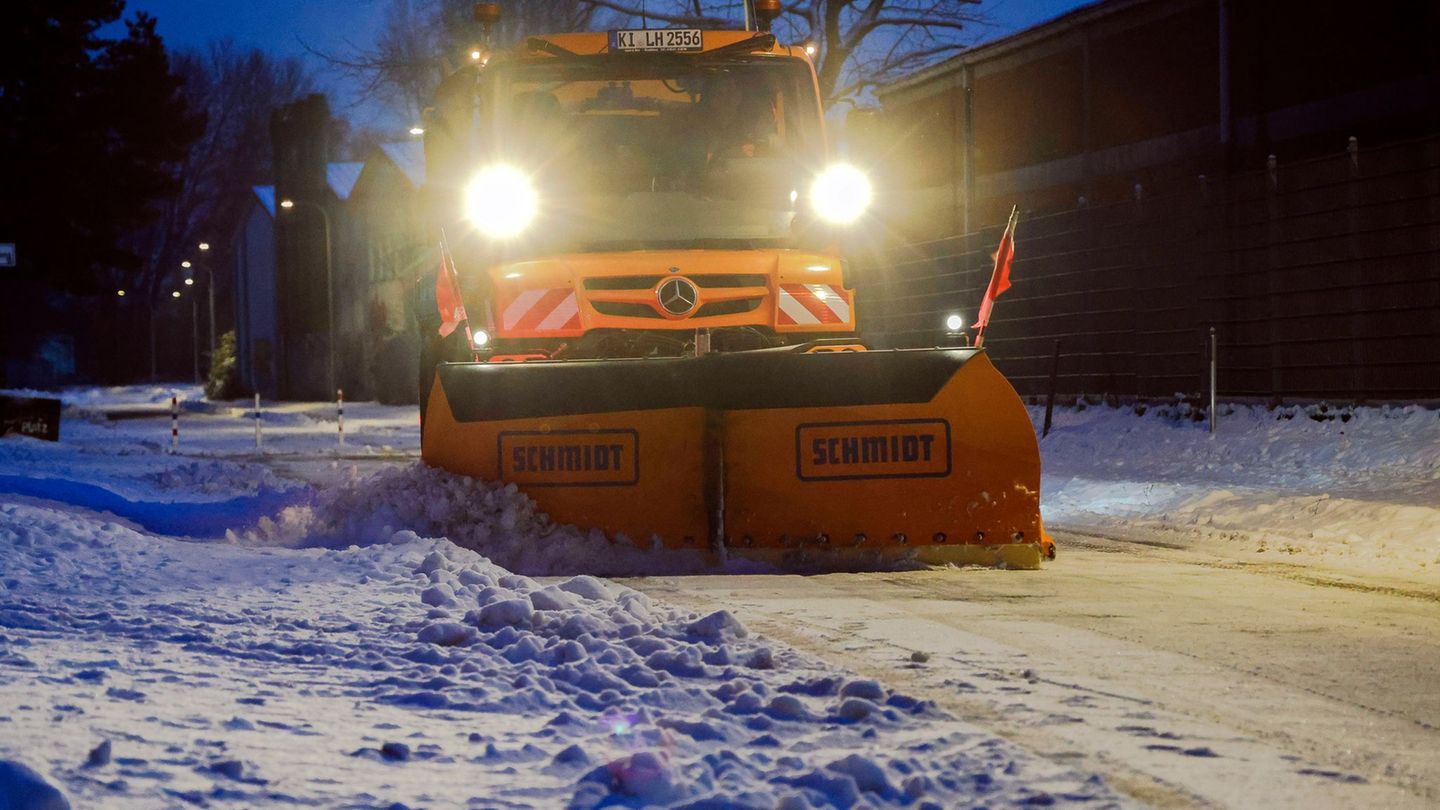 Der Winterdienst hat derzeit viel zu tun. Foto: Frank Molter/dpa