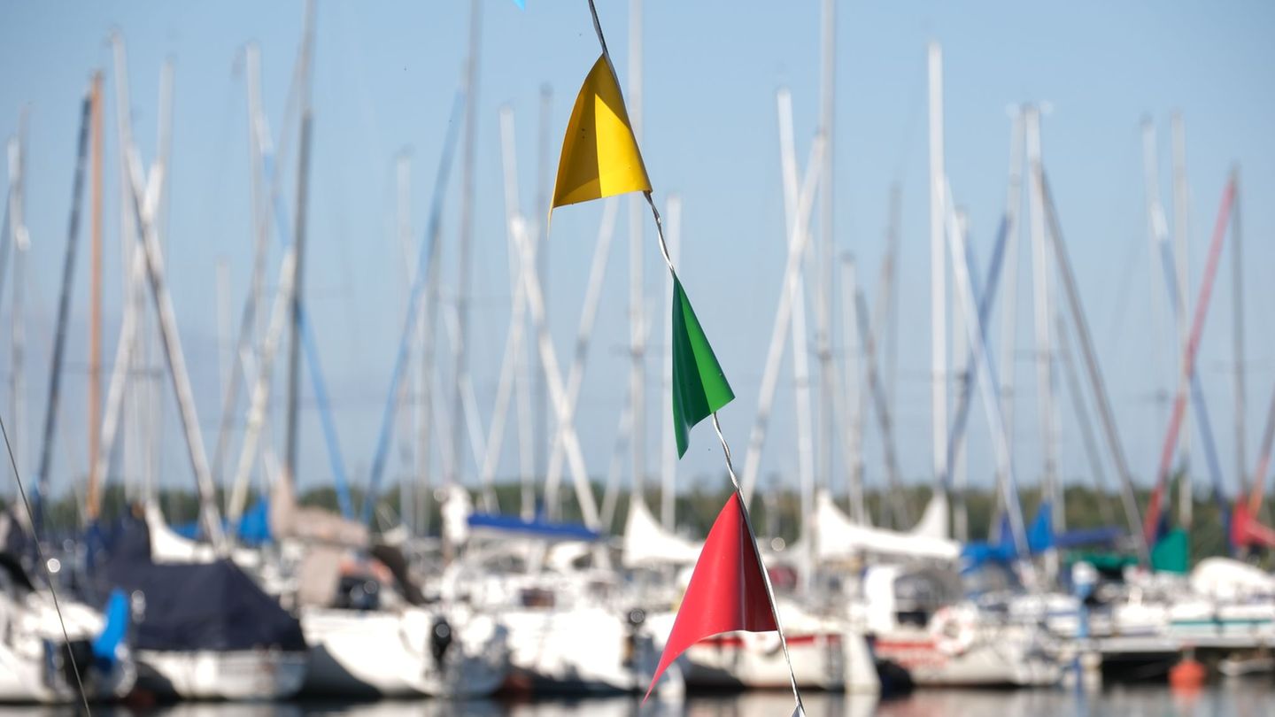 Der Ökolöwe hat Widerspruch gegen Motorboote auf dem Cossi eingelegt. (Archivbild) Foto: Sebastian Willnow/dpa