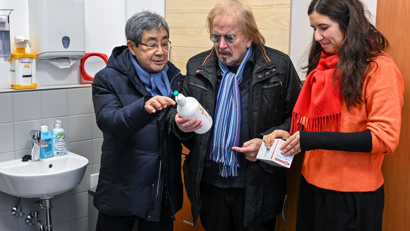 Die Caritas-Ambulanz ist laut Zander "ganz wichtig für Berlin". Foto: Jens Kalaene/dpa