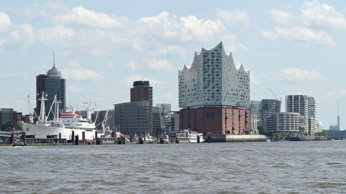 Hamburger Hafen und Elbphilharmonie