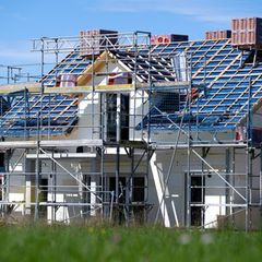 Höhere Lohn- und Materialkosten haben die Baupreise im vergangenen Jahr in Thüringen steigen lassen. (Archivbild) Foto: Sven Hop