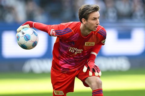 Der Torwart wurde unter dem Schweizer zur Nummer eins. (Archivbild) Foto: Arne Dedert/dpa