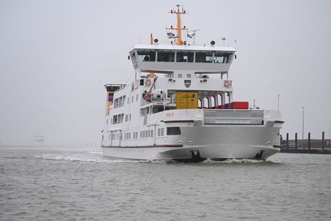 Die Reederei Norden-Frisia hat einzelne Fährabfahrten für Freitag wegen Niedrigwasser abgesagt. (Archivbild) Foto: Lars Penning/