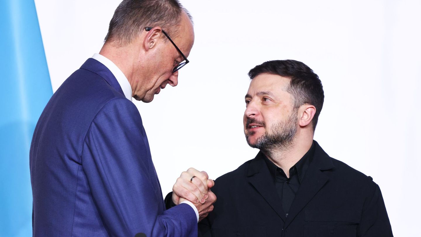 Kanzler Merz stellt dem ukrainischen Präsidenten Wolodymyr Selenskyj weitreichende deutsche Unterstützung in Aussicht. Foto: Tom