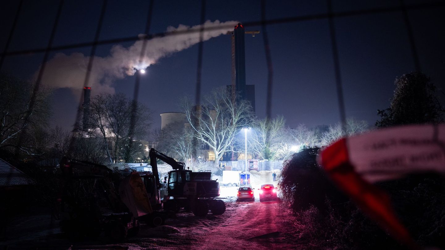 Am fünften Tag kam der Strom im Berliner Südwesten zurück. Foto: Christophe Gateau/dpa