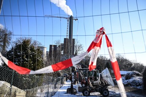 Ein Brandanschlag auf eine Kabelbrücke verursachte den Ausfall. Foto: Britta Pedersen/dpa