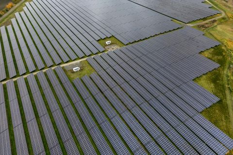 Solaranlage bei Sietzing in Nordostdeutschland