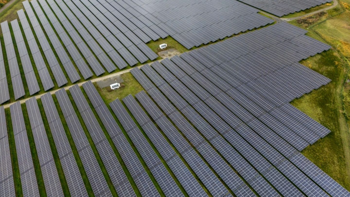 Solaranlage bei Sietzing in Nordostdeutschland